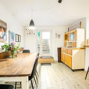 Gemütliche 3-zkb Wc Souterrainwohnung In Bestlage Apartment